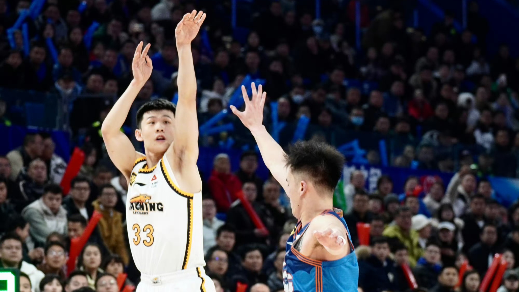 辽宁男篮再战胜对手，气势如虹稳坐第一